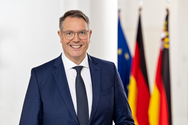 Schweitzer/Schall: Eine gerechte Arbeitswelt ist in unsicheren Zeiten wichtiger denn je